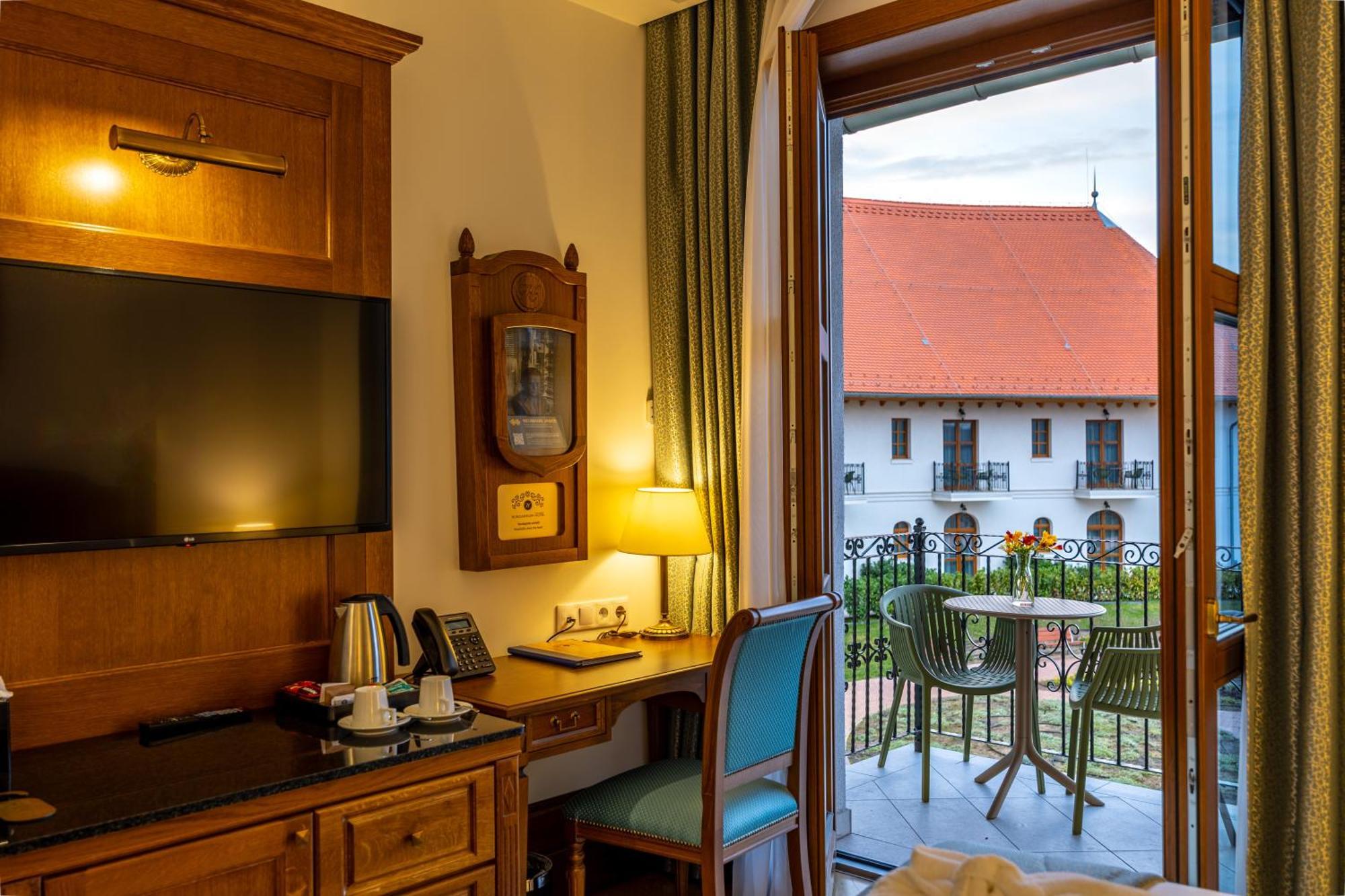Hungarikum Hotel Lakitelek エクステリア 写真