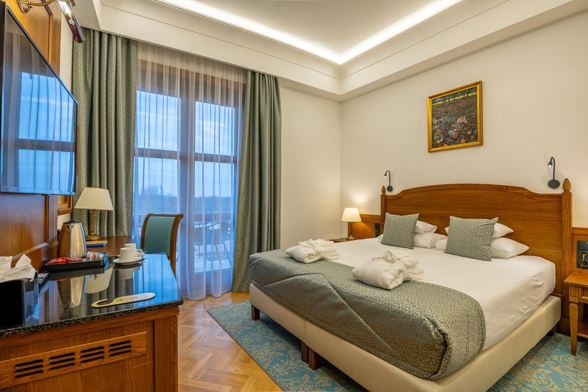 Hungarikum Hotel Lakitelek エクステリア 写真